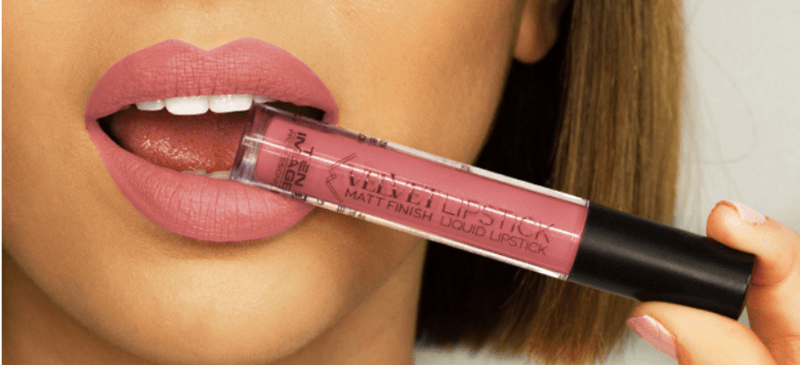 Trucos para aplicar un labial mate. Cosmética Roger