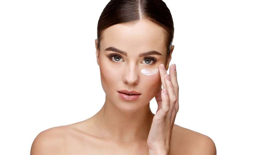 Cómo tratar la piel del contorno de los ojos - Cosmética Roger