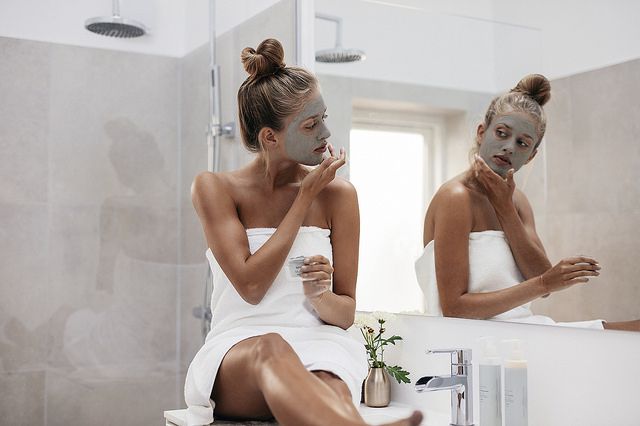 Las mascarillas faciales ofrecen beneficios desde la primera aplicación en tan solo unos minutos, permitiendo purificar, hidratar o iluminar la zona.