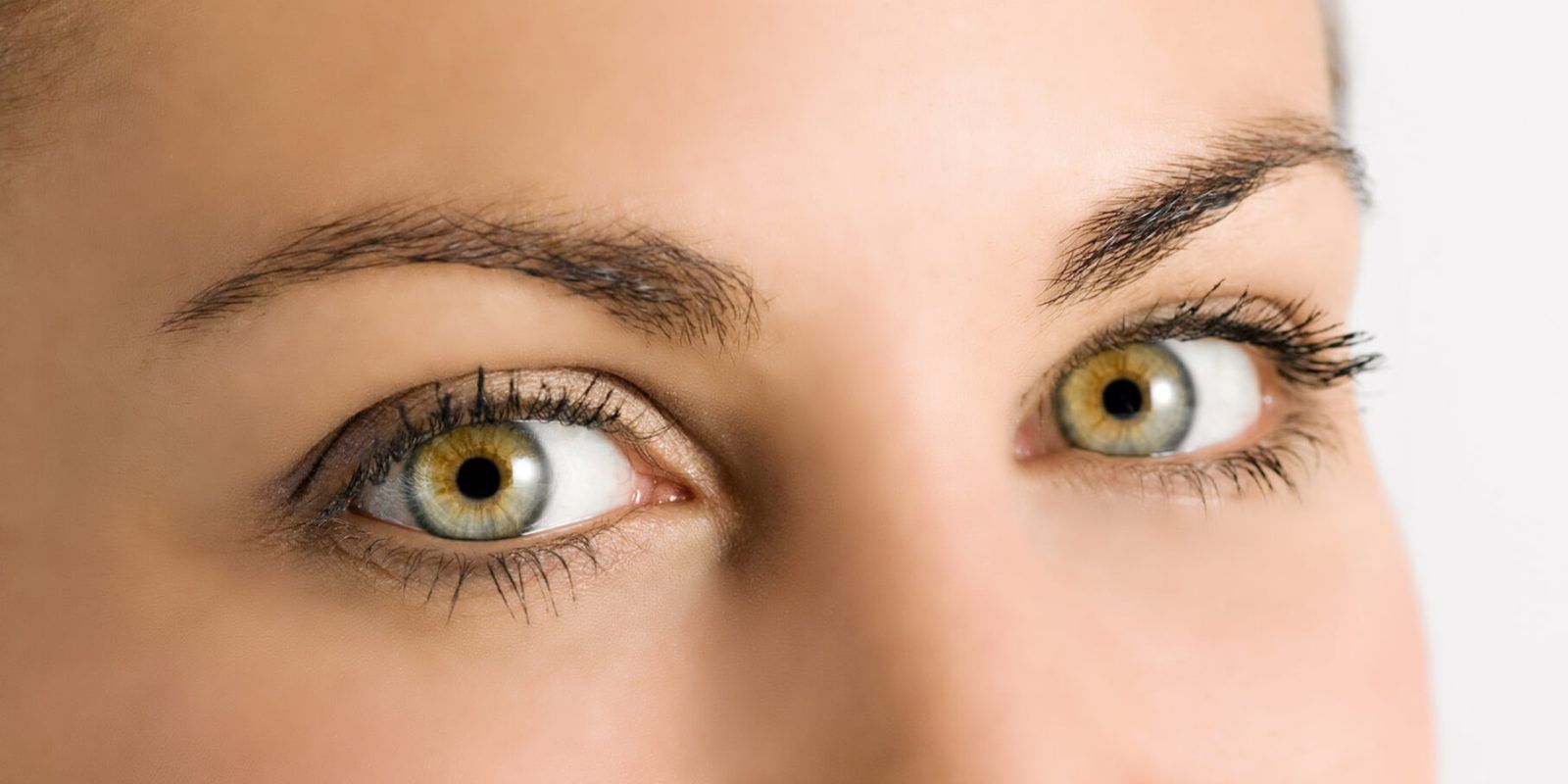 En el articulo de hoy hablaremos de los distintos contornos de ojos dependiendo de las necesidades de cada una de nuestras clientas.