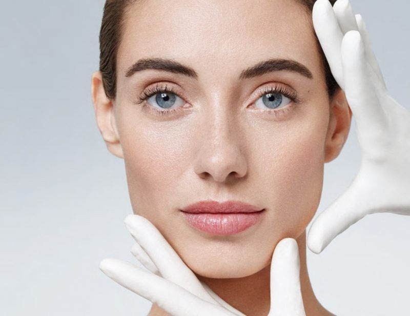 nueva line profesional  PROBIOME PEEL, una nueva  línea profesional de peelings químicos de cuidado avanzado que acelera la regeneración de la piel y restaura el microbioma cutáneo.