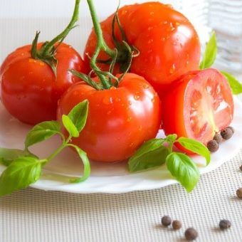 tomate para cuidar la piel en varano